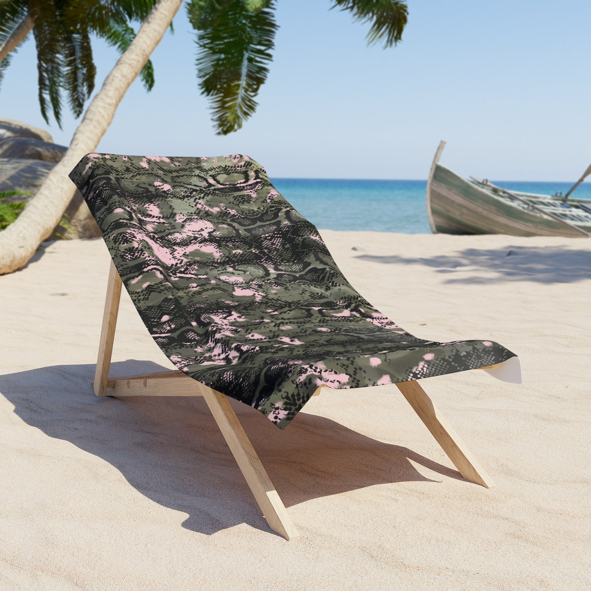Stylish Snake Print Beach Towel - Perfect for Summer Getaways